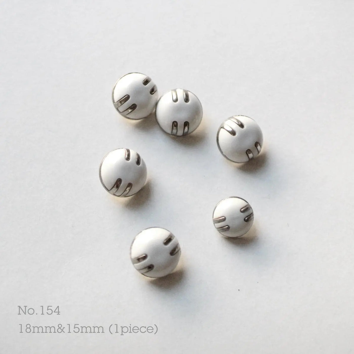 Bouton n°154, design épuré