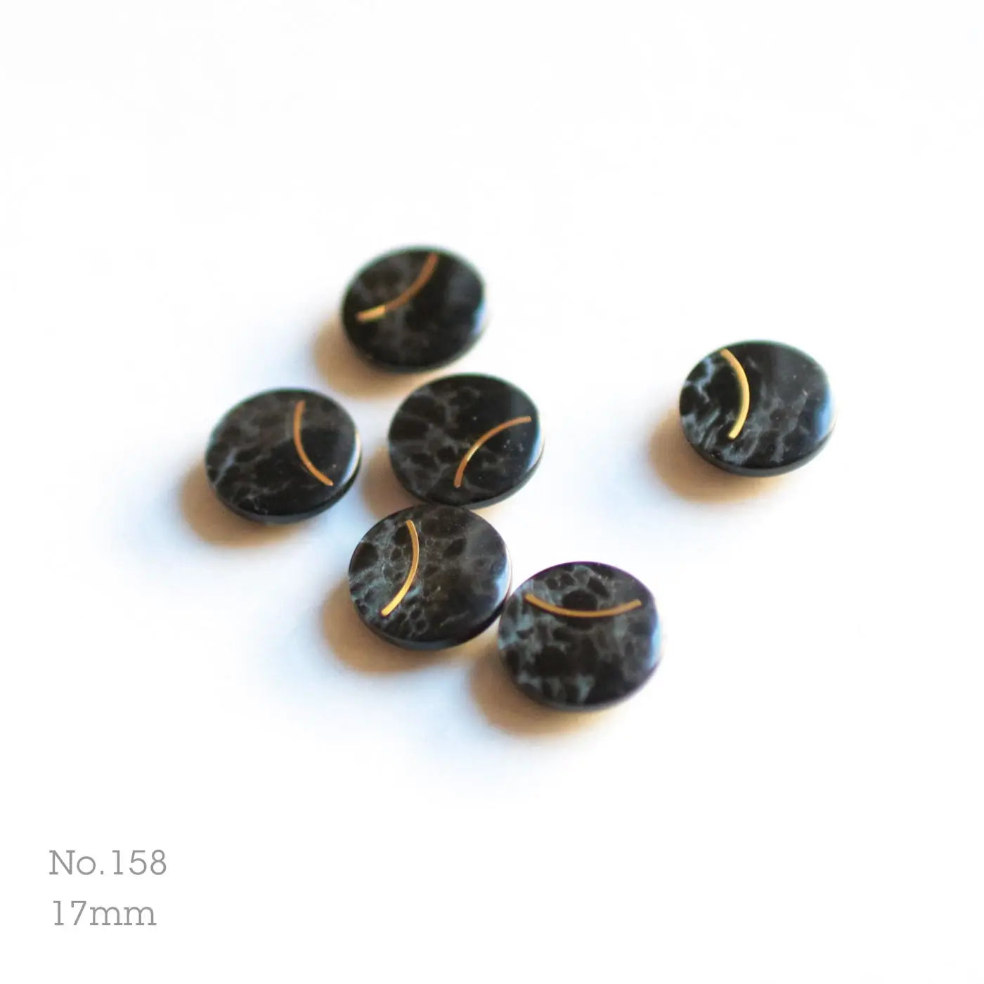 No.158 | Vintage plastic buttons, 17 mm | Set of 6
