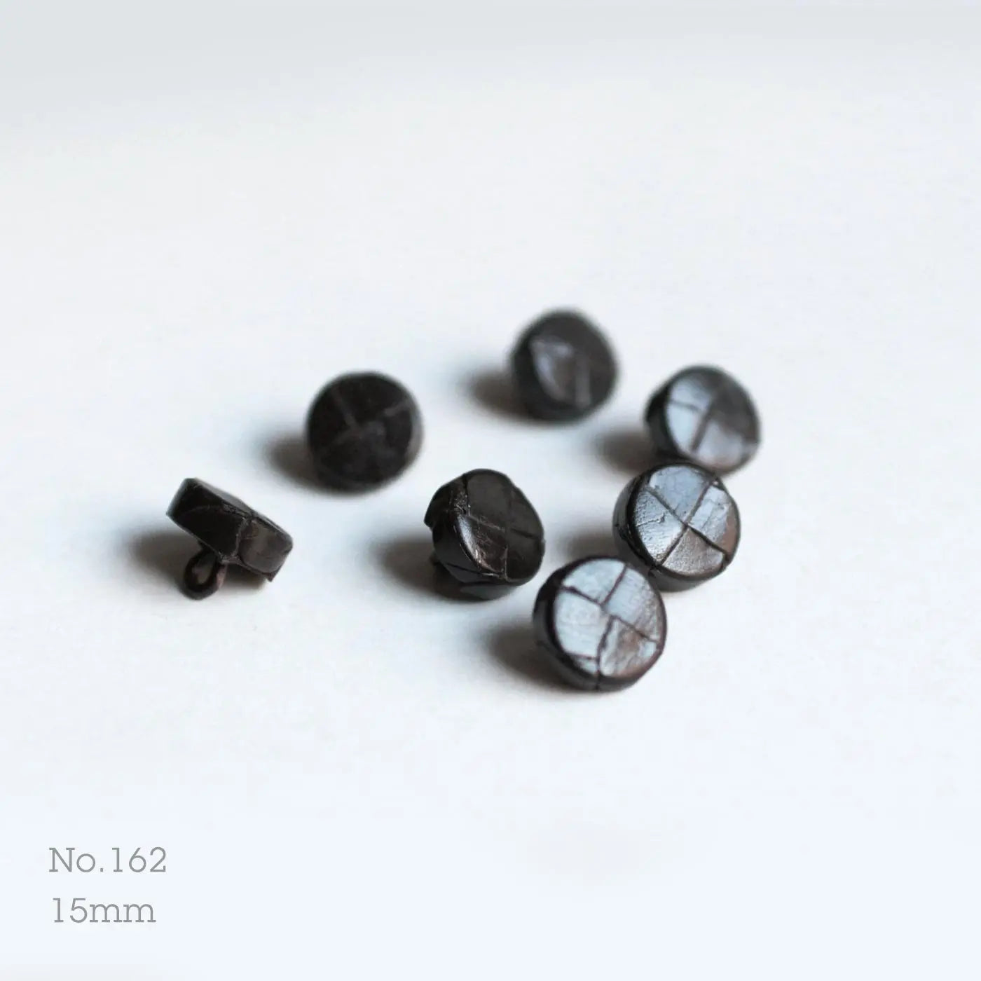 No.162 | Vintage leather buttons, 15 mm | Set of 7
