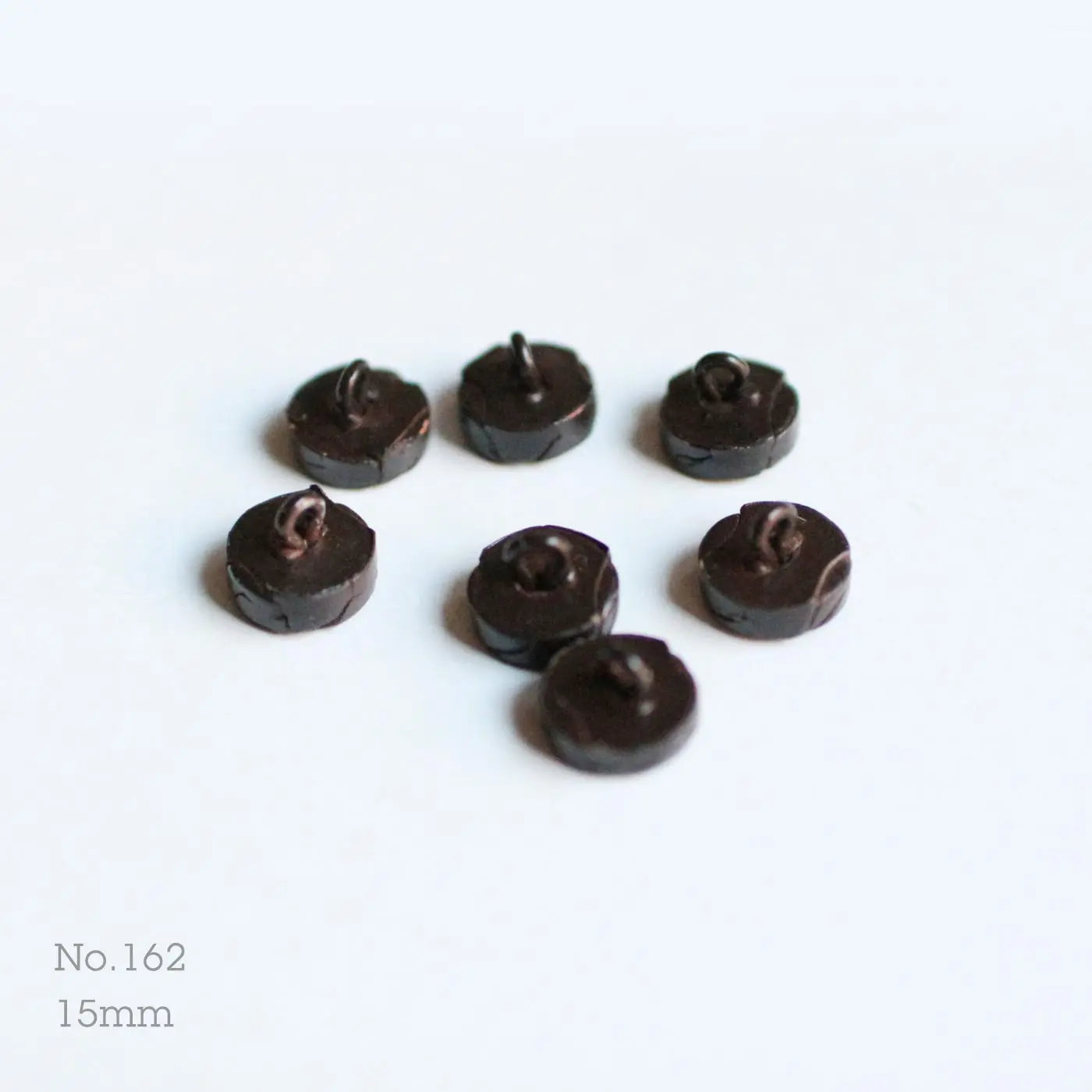 Button No.162, side view