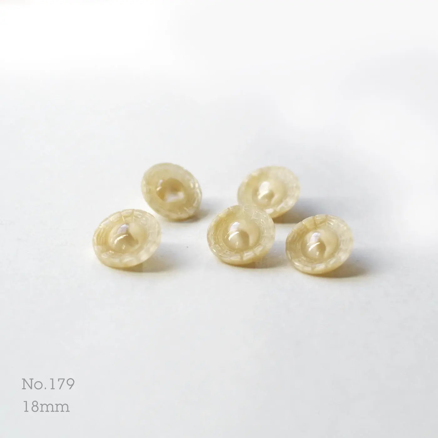 No.179 | Boutons vintages identique en verre ivoire et transparent 18 mm | Lot de 5