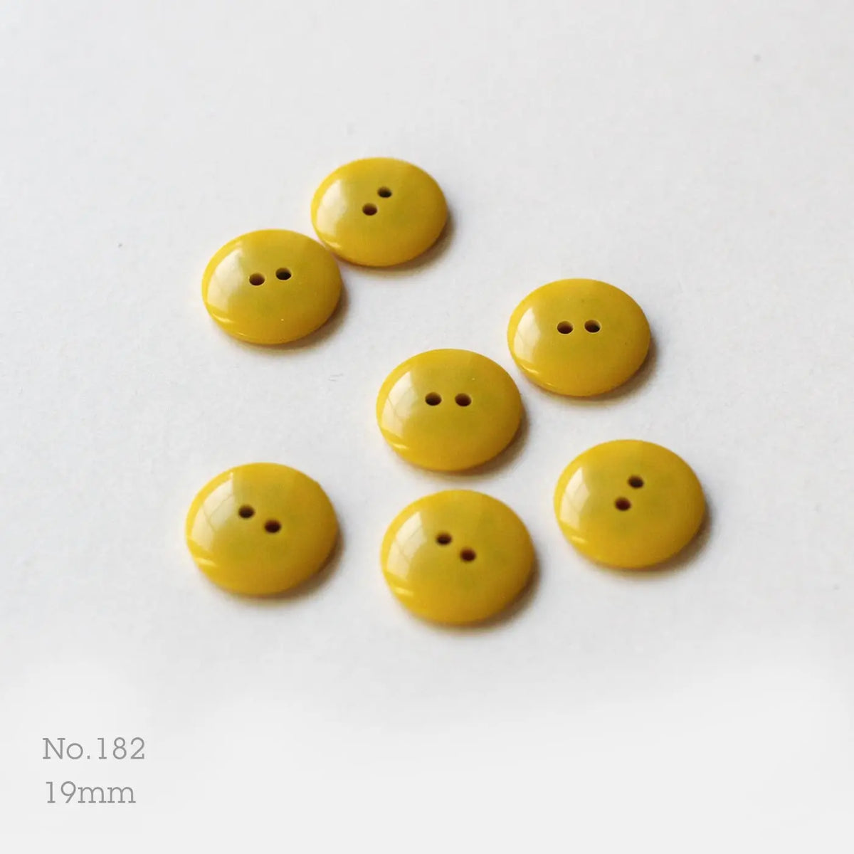 Bouton n°182, vue de face